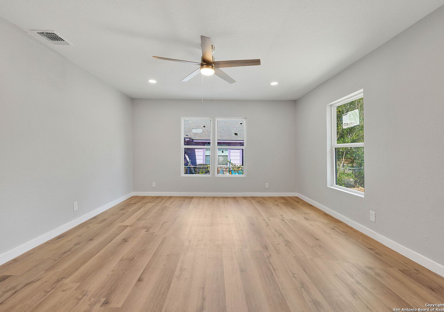 1126 W Lullwood Ave San Antonio, TX 78201  | Single Family