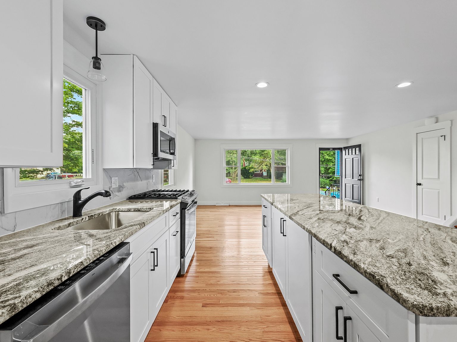 15 Lancaster Rd Glastonbury, CT 06033  | Single Family