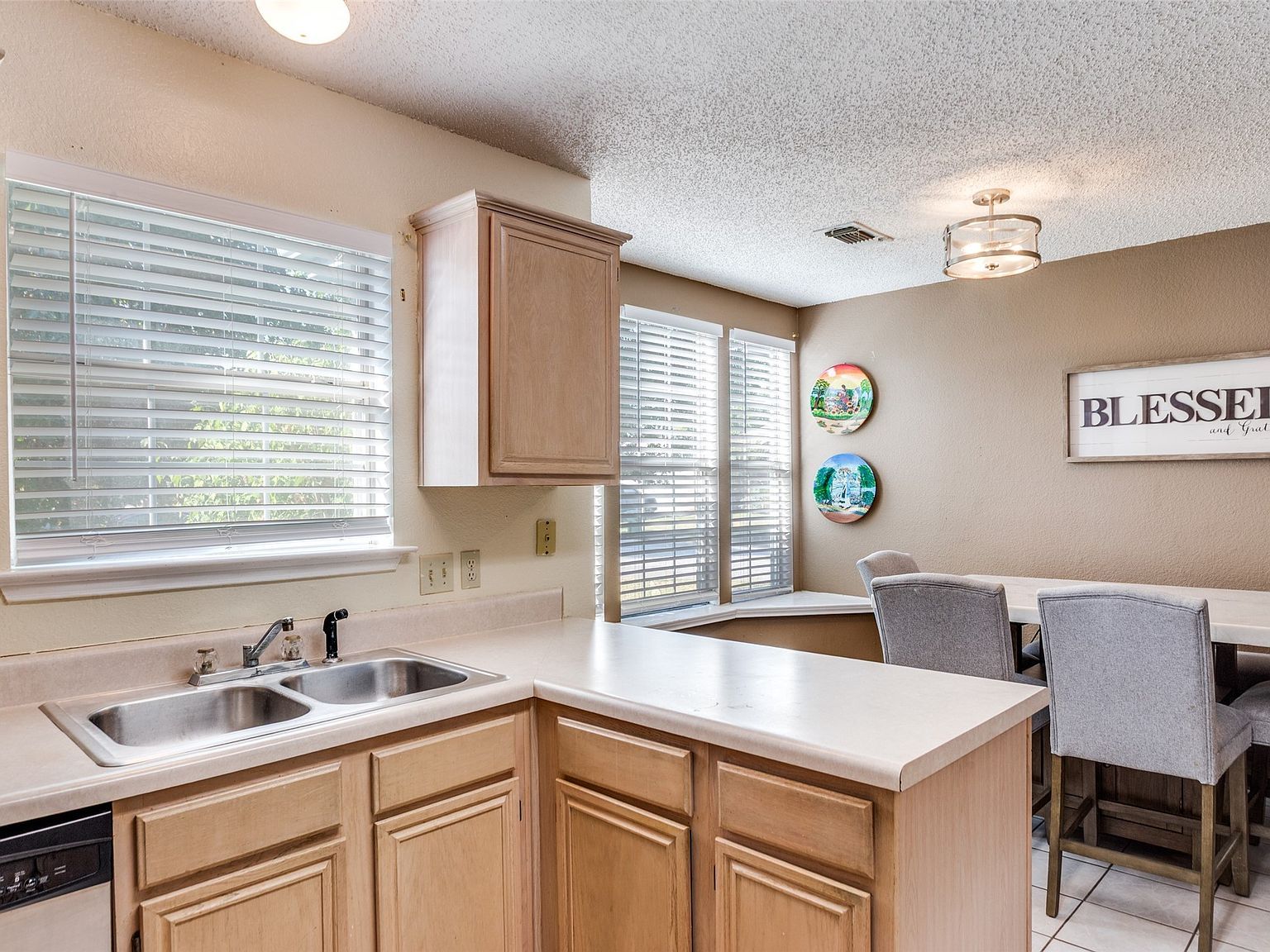 2811 Monthaven Dr Arlington, TX 76001  | Single Family