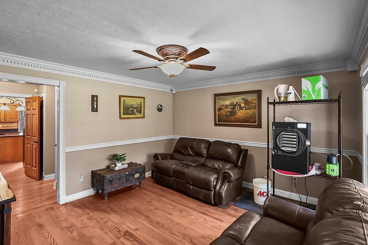 5186 Veterans Memorial Hwy Scottsville, KY 42164 | Single Family