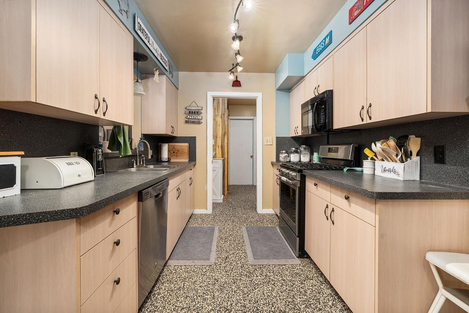 5739 E Hampton Way Fresno, CA 93727 | Single Family