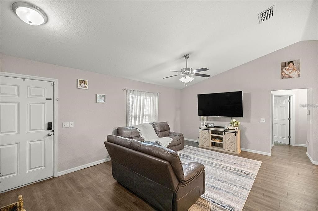 7 Poplar Ct Ocala, FL 34472  | Single Family