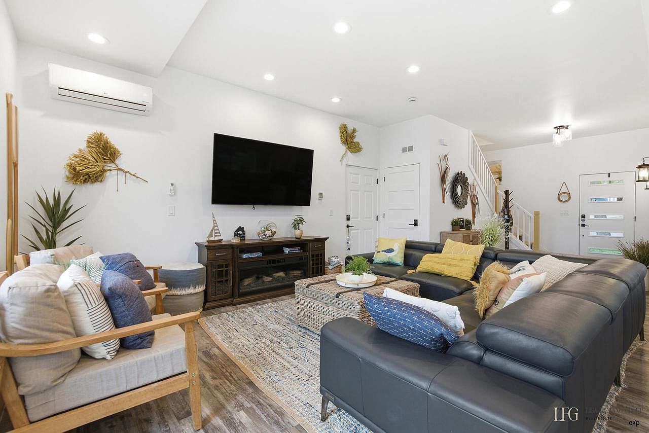 8609 Lakeshore Dr Pleasant Prairie, WI 53158 | Single Family