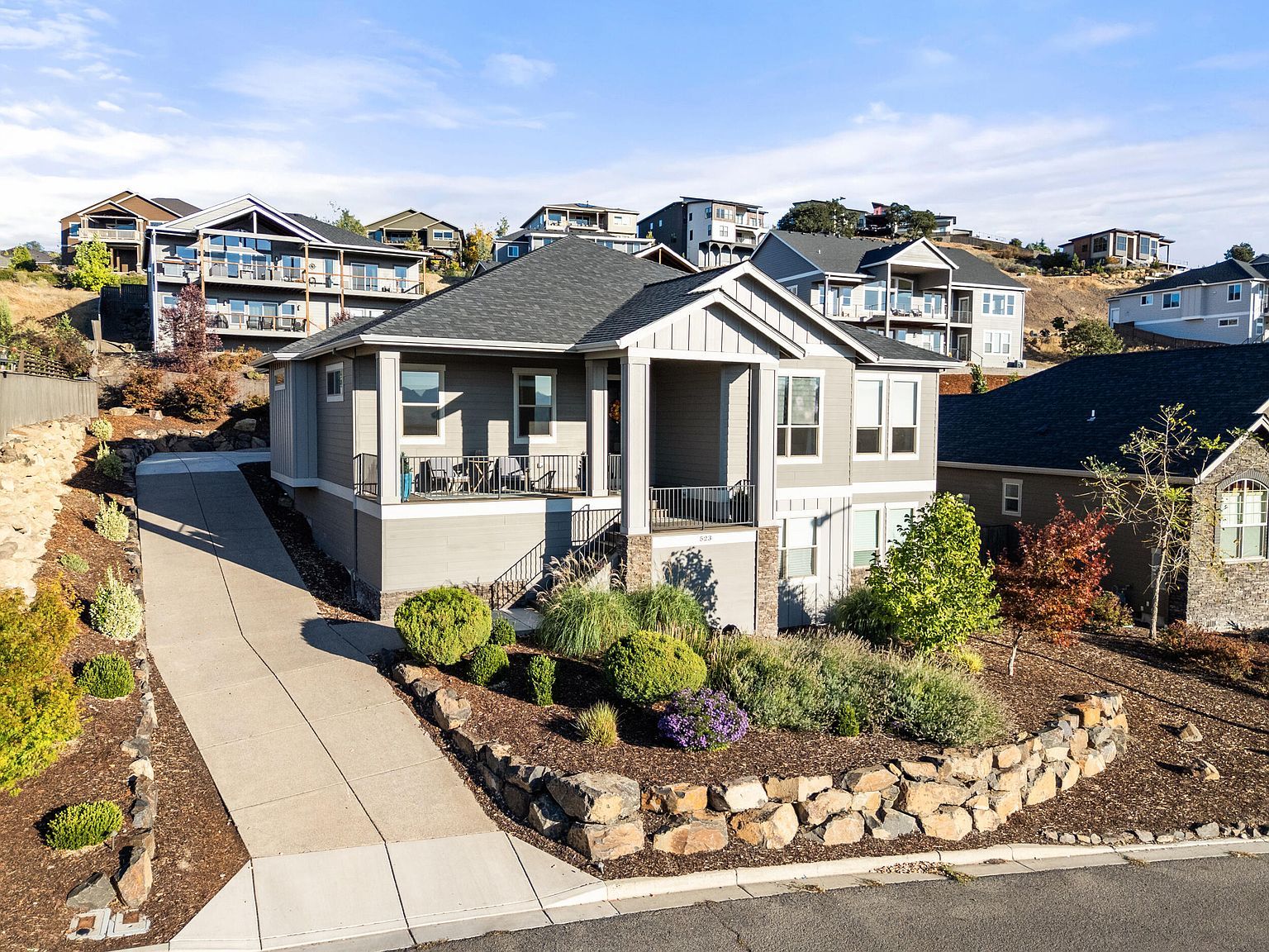 523 W La Strada Cir, Medford, OR, 97504  | Single Family