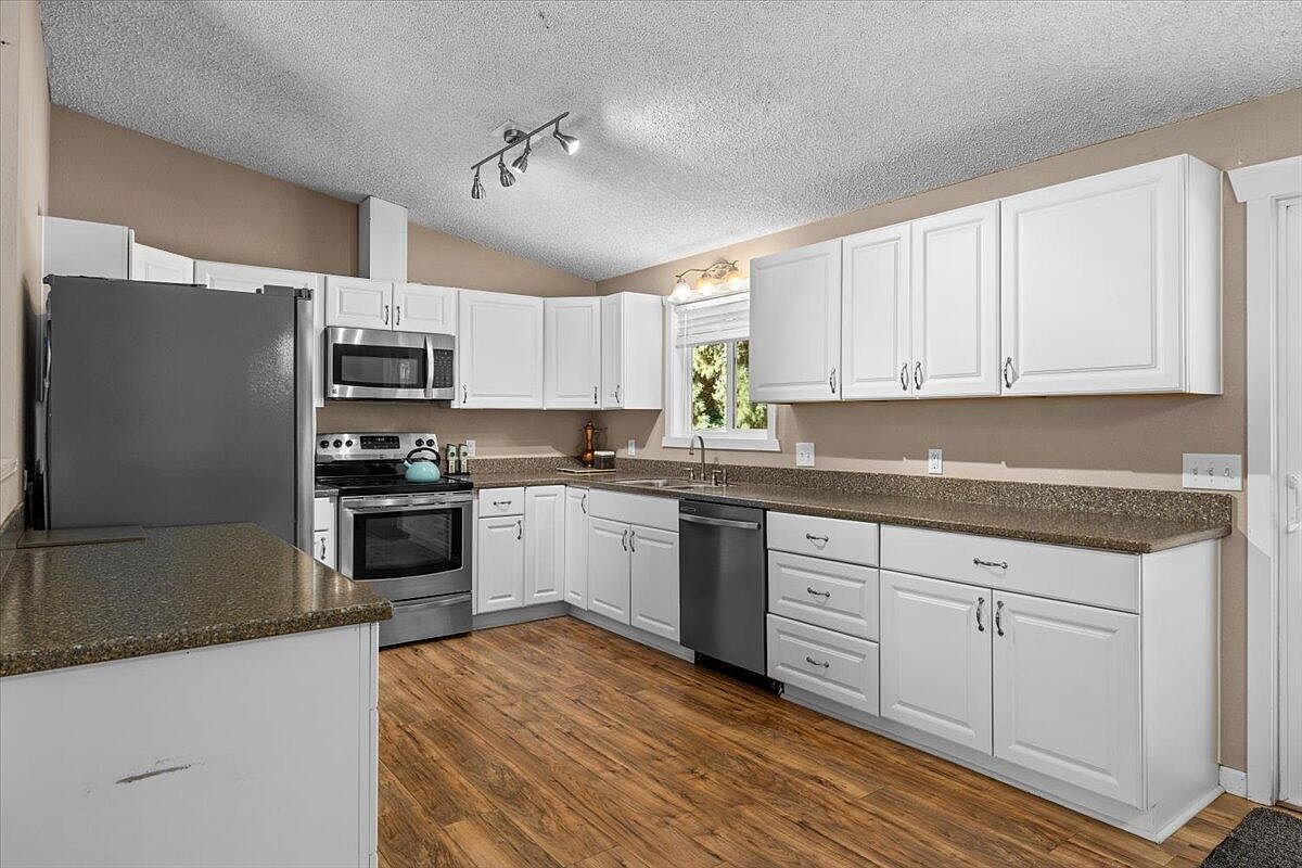 1924 Crestbrook Rd Medford, OR 97504 | Single Family