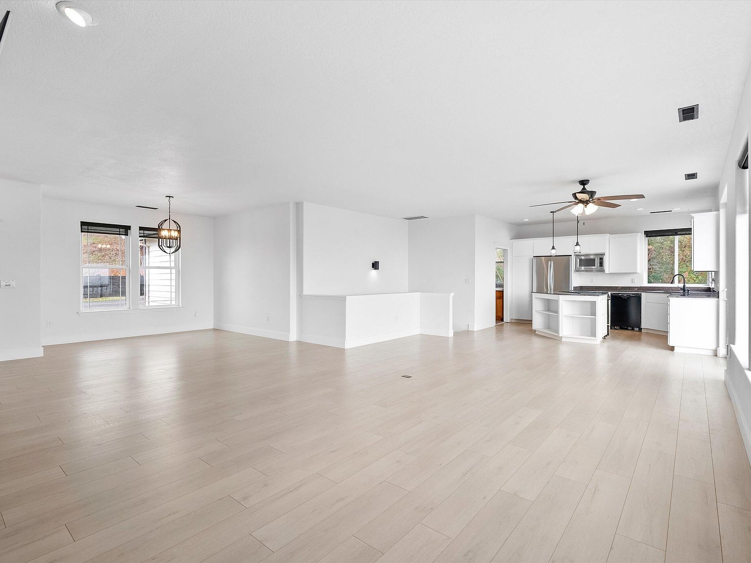 1401 7th Ave Gold Hill, OR 97525  | Single Family