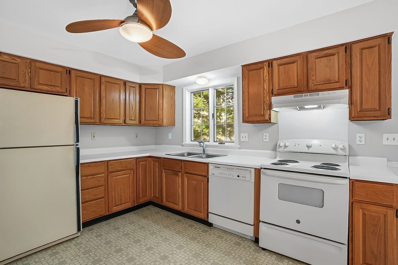 96 Franklin St APT B Danbury, CT 06810  | Condominium