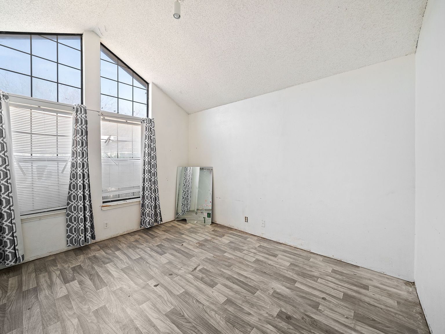 102 Marvin Gdns Waxahachie, TX 75165 | Single Family