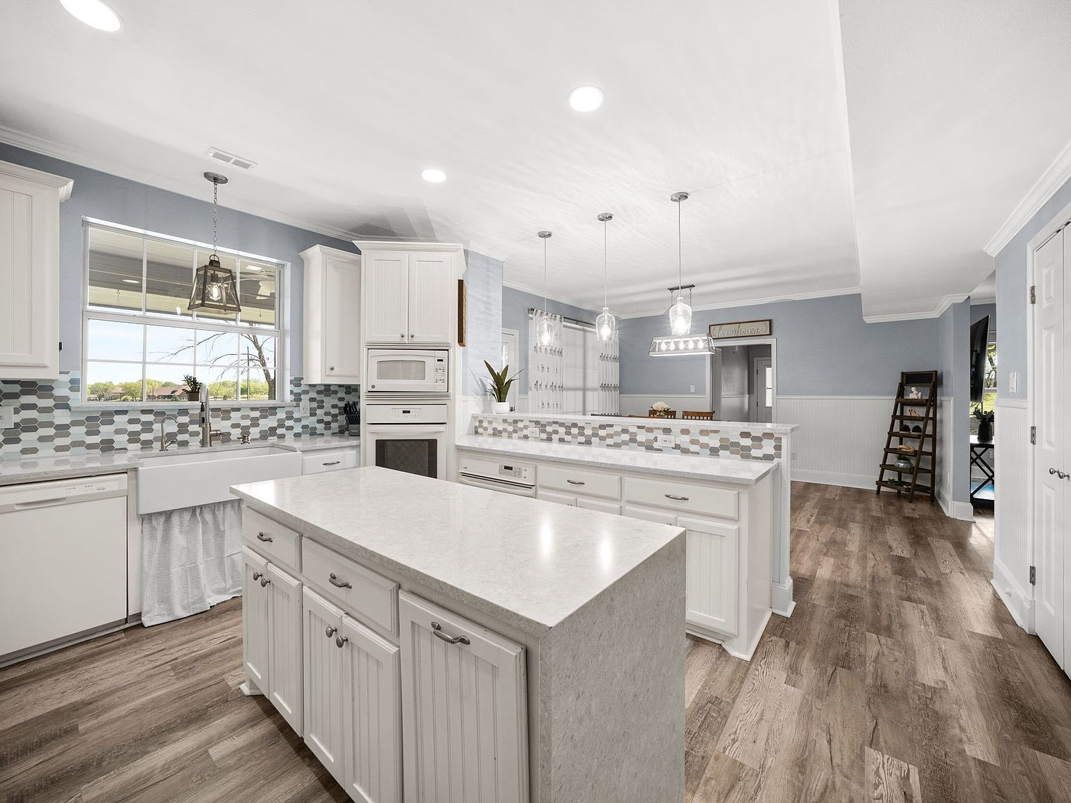 407 Locust Dr Red Oak, TX 75154 | Single Family