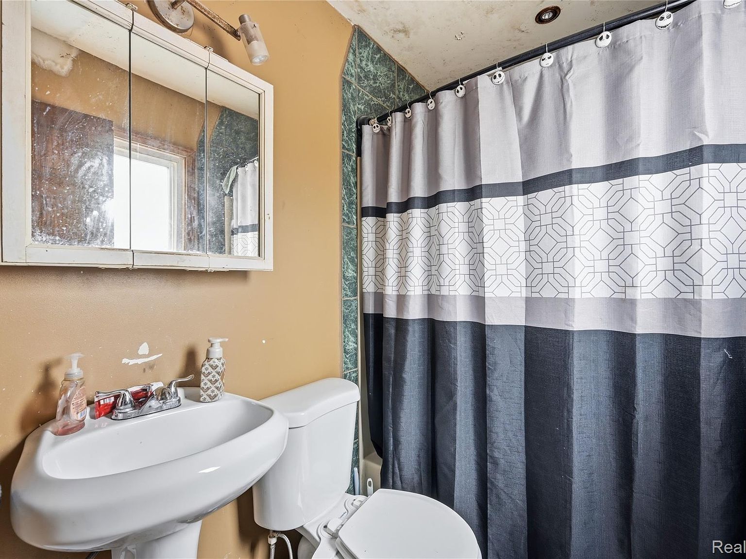 29145 Avondale St Inkster, MI 48141  | Single Family