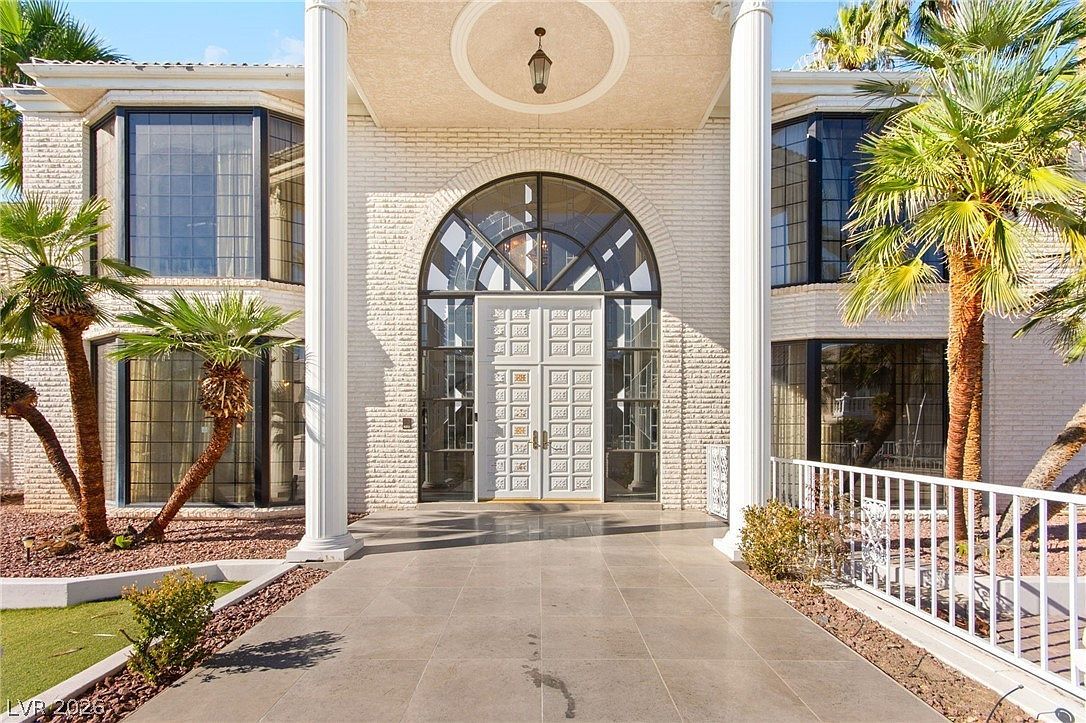 2834 Queens Courtyard Dr Las Vegas, NV 89109 | Single Family