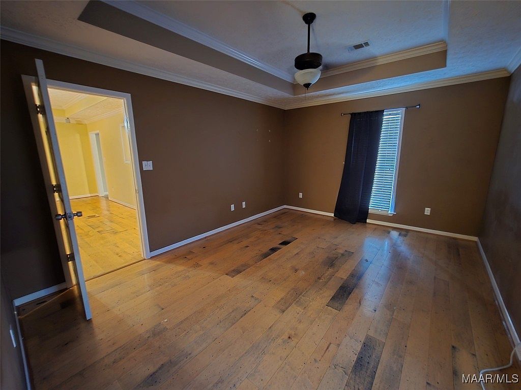 61 Red Oak Dr Deatsville, AL 36022  | Single Family