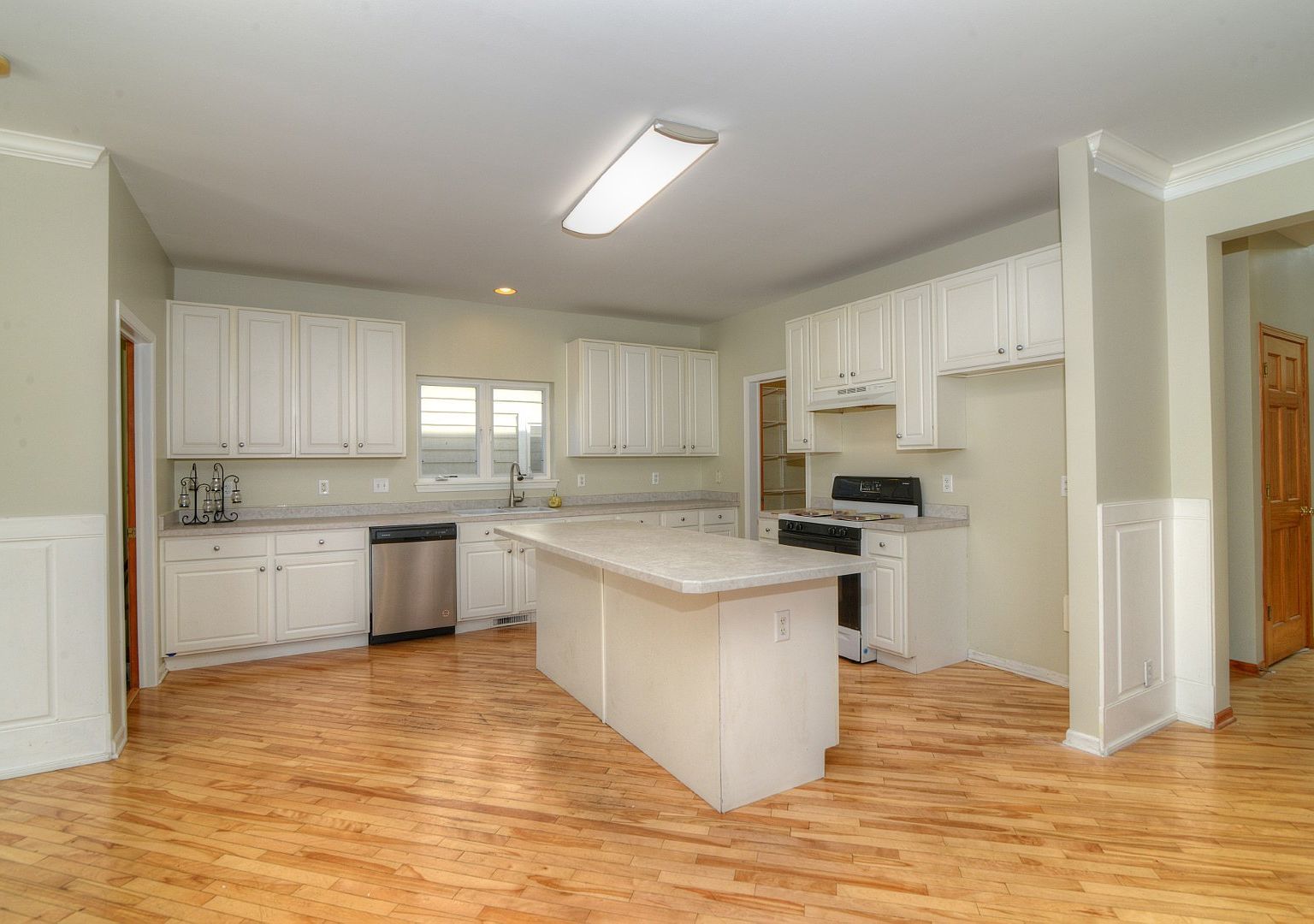 39W380 Armstrong Ln Geneva, IL 60134  | Single Family