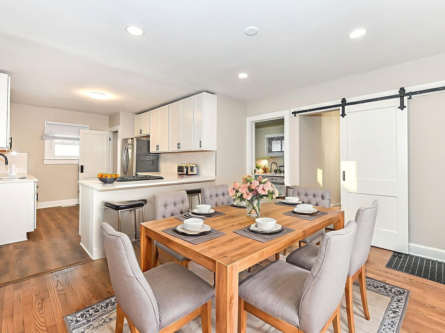 324 E Southern Ave Indianapolis, IN 46225  | Single Family