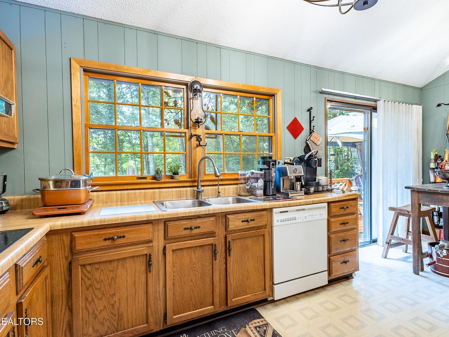 1633 Cardinal Dr Gatlinburg, TN 37738  | Single Family