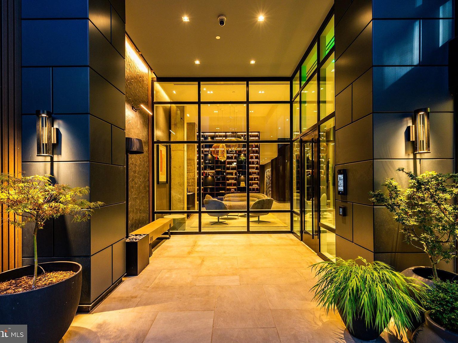 223 S 6th St #701 Philadelphia, PA 19106  | Condominium