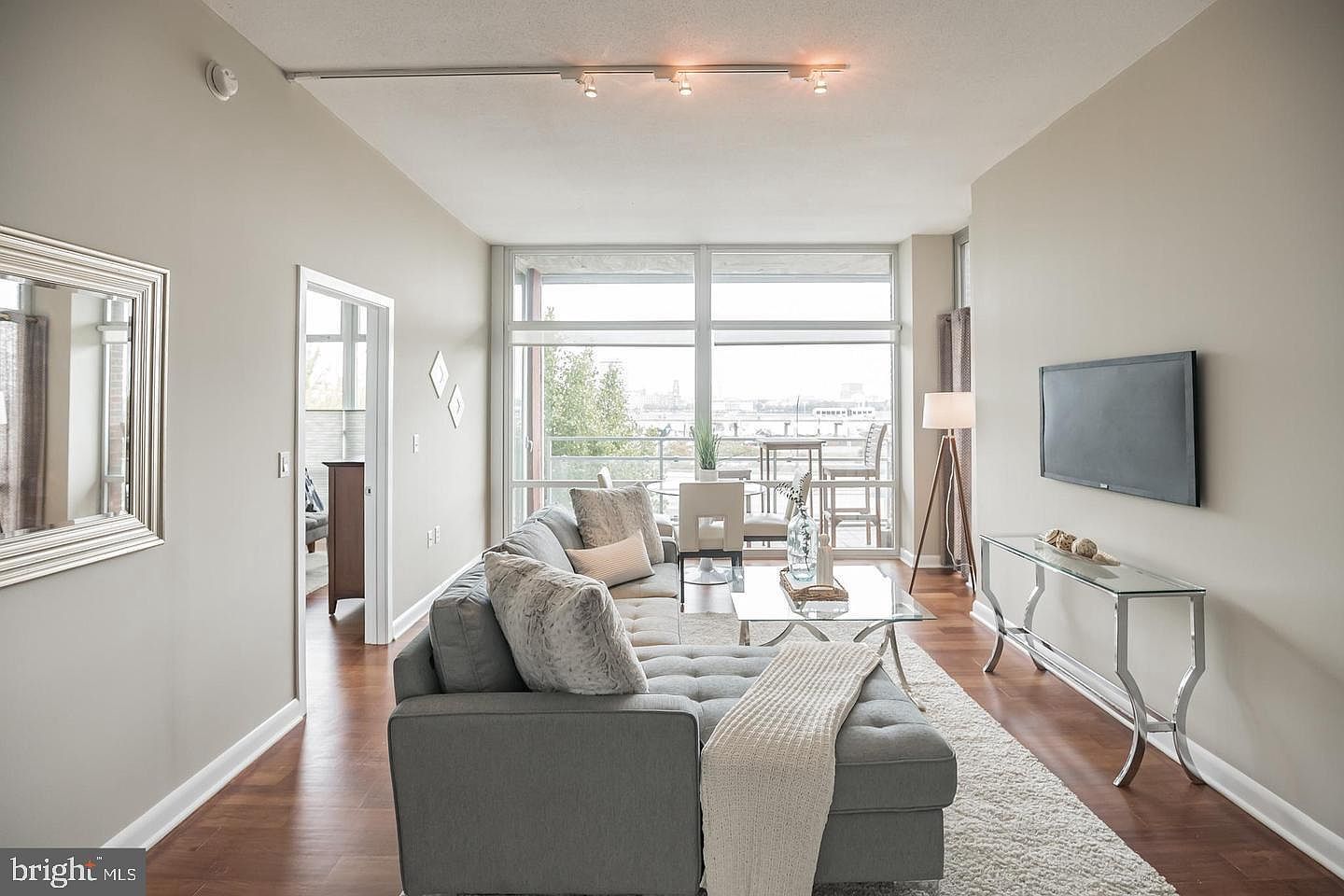 22 S Front St APT 207 Philadelphia, PA 19106  | Condominium