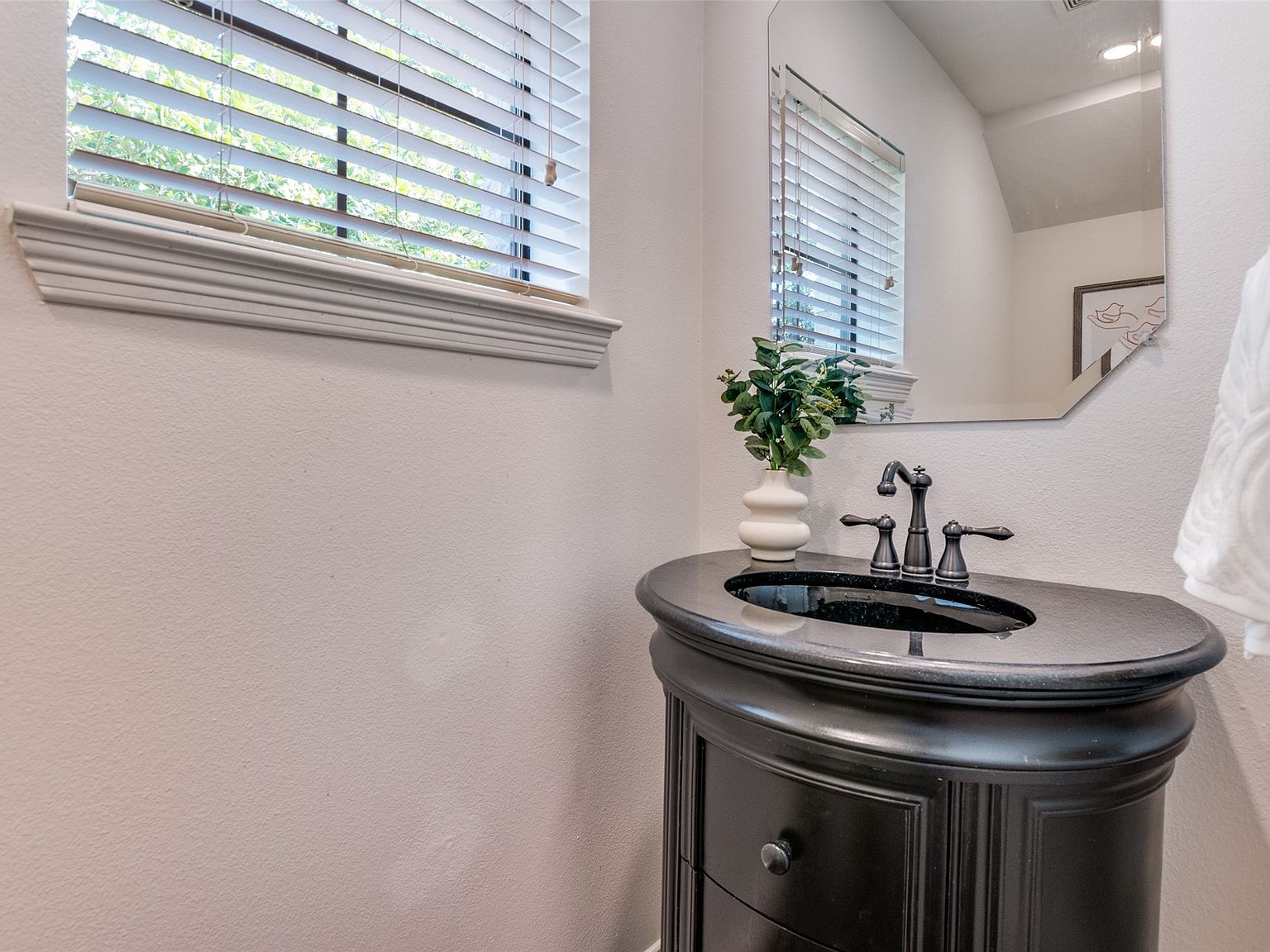 1120 Hemingway Ln Irving, TX 75063  | New build