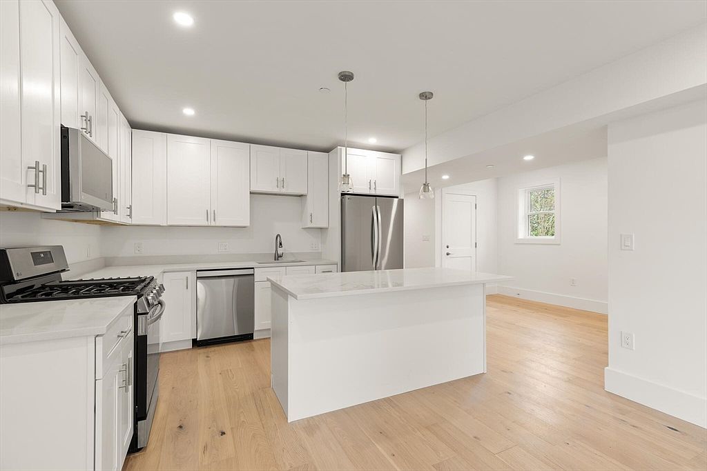 79 Maple St #3 Hyde Park, MA 02136  | Condominium