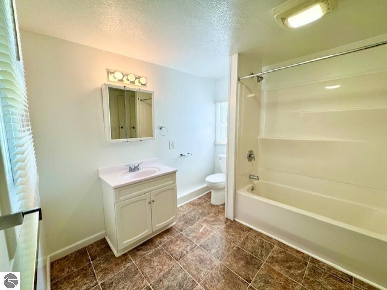 618 Berea St Saint Louis, MI 48880  | Single Family