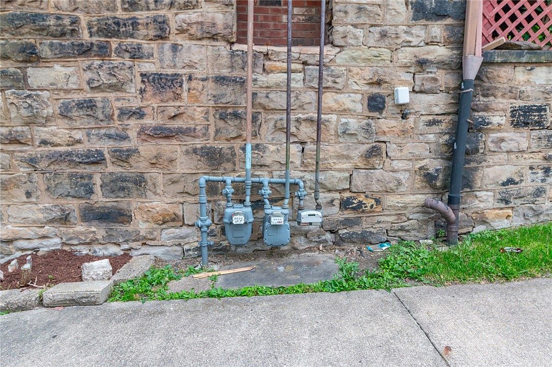 502 3rd St Pitcairn, PA 15140  | Multi Family