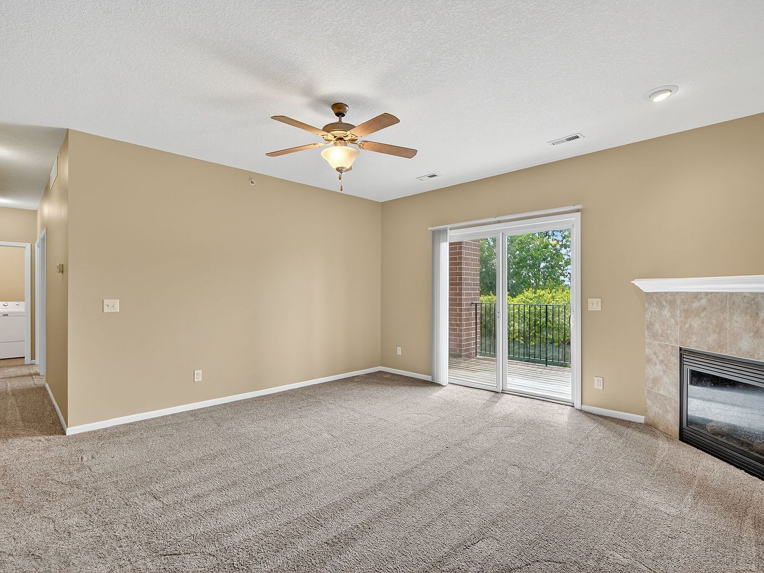 6350 Coachlight Dr #3204 West Des Moines, IA 50265  | Condominium