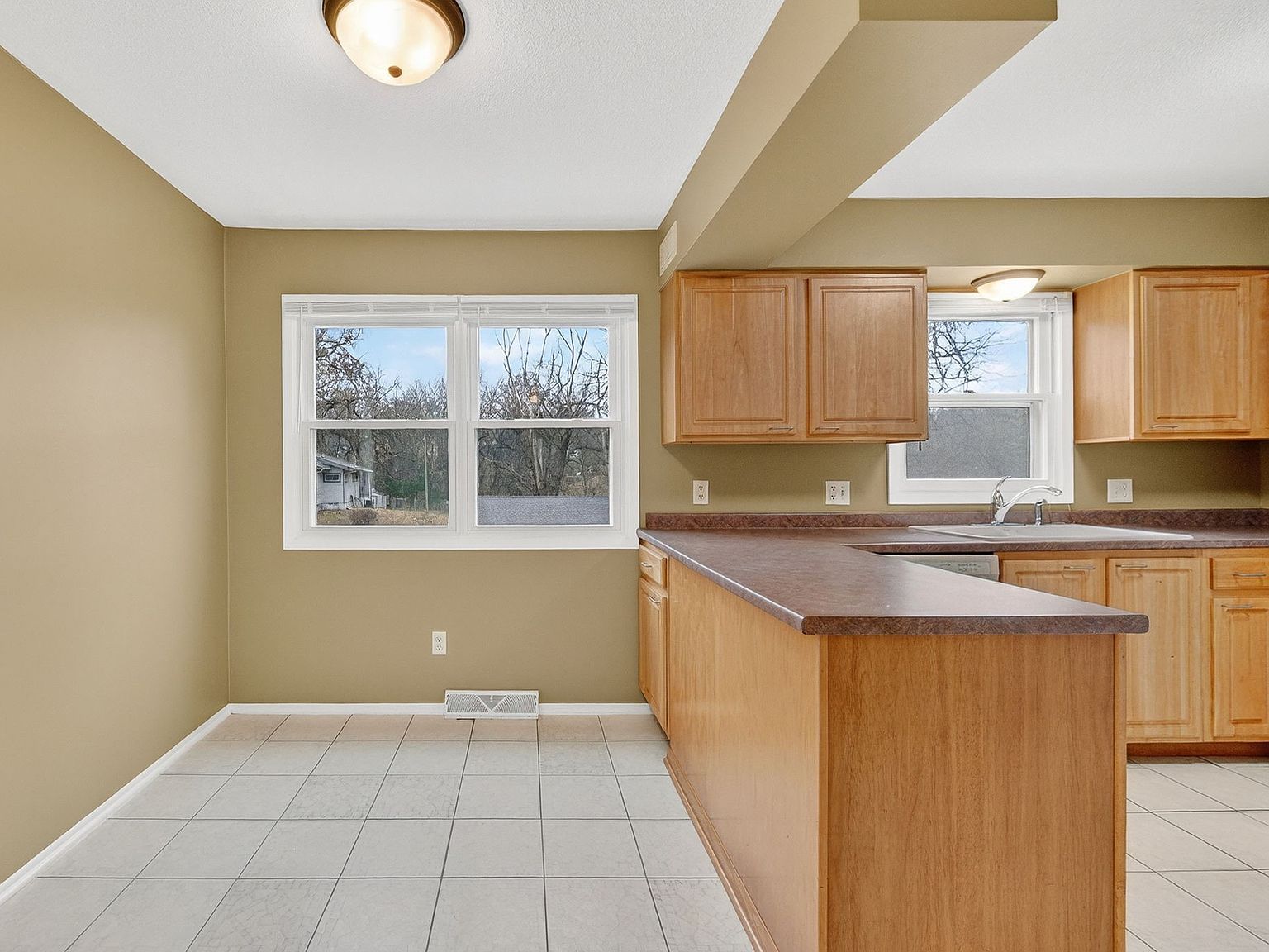 323 E Broad St Des Moines, IA 50315 | Single Family