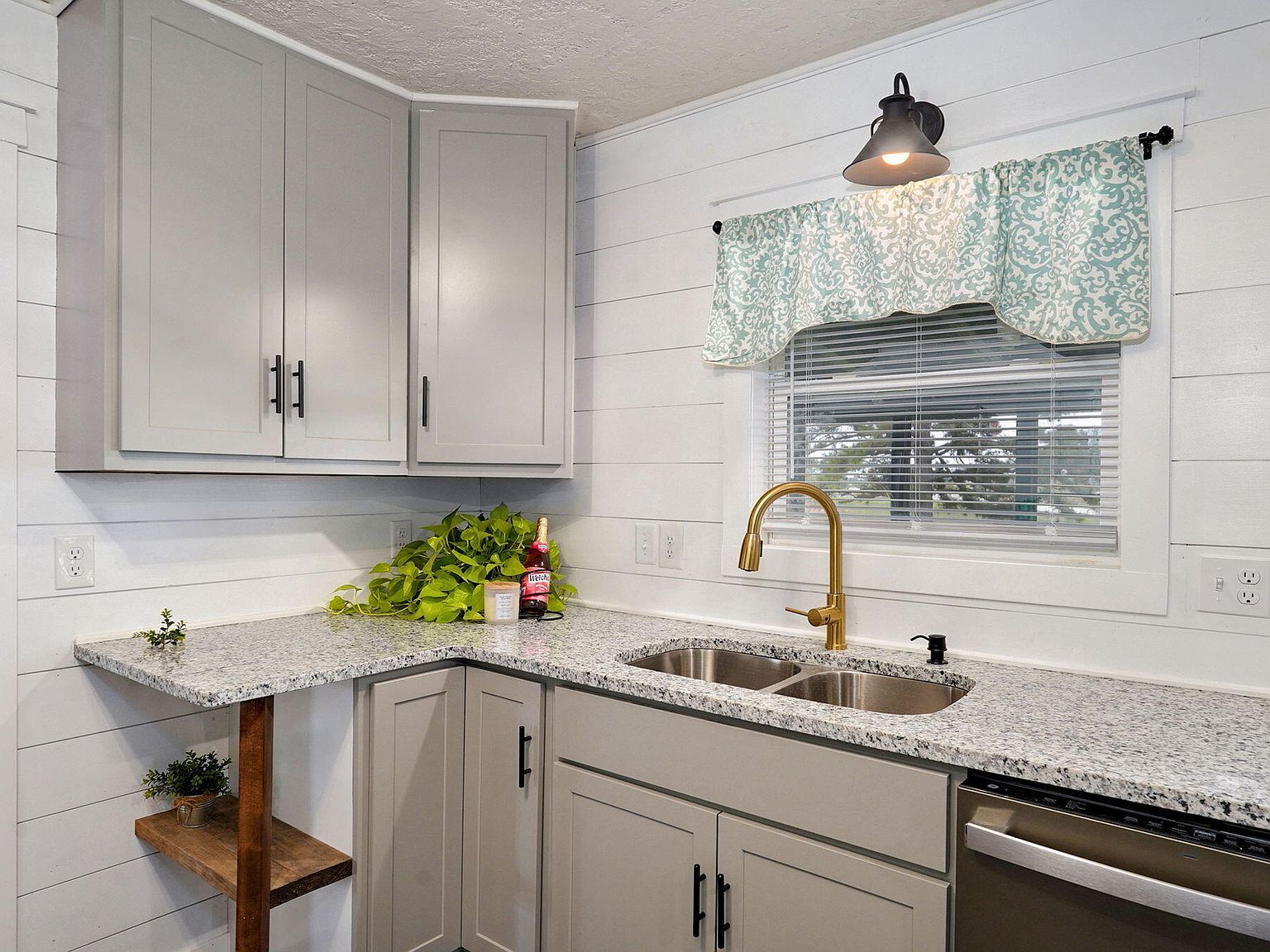 304 Summit St Cabool, MO 65689  | Single Family