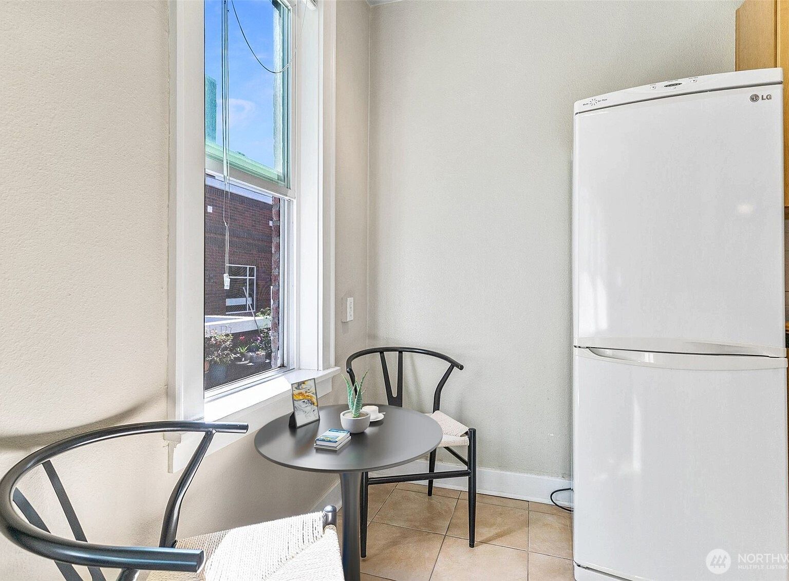 905 NE 43rd St APT 111 Seattle, WA 98105  | Condominium