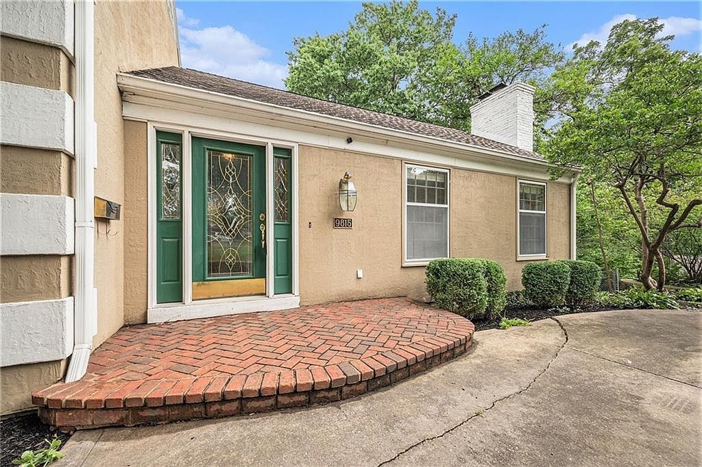 9815 Overbrook Ct Leawood, KS 66206  | Single Family