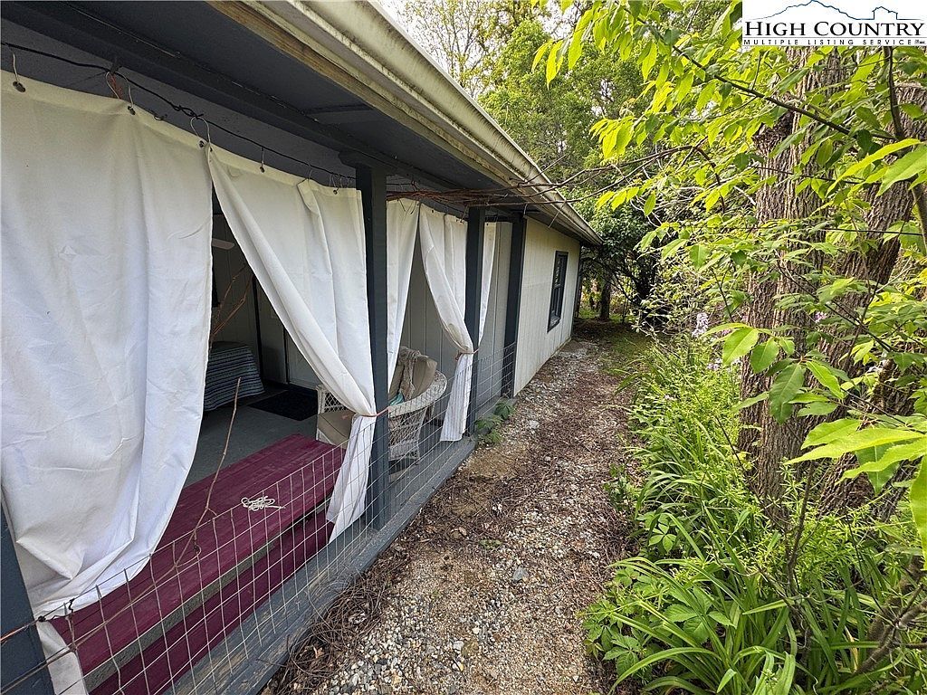 25 Reuben Wooten Rd Banner Elk, NC 28604 | Single Family