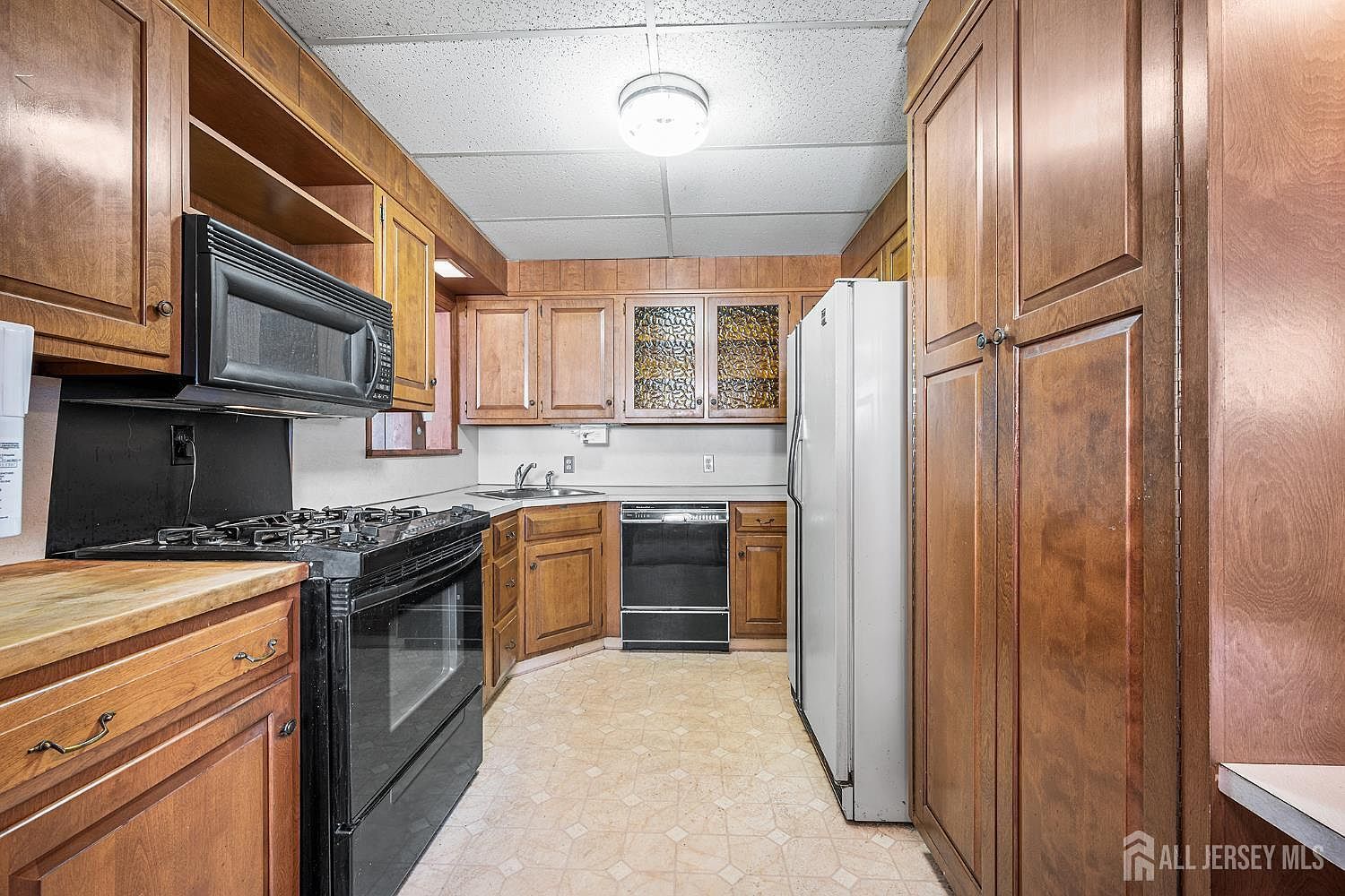 47 Stony Rd Edison, NJ 08817  | Single Family