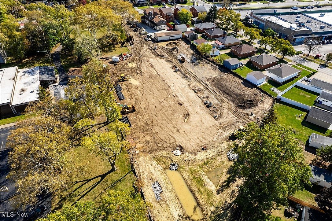 32742 Warren Rd #18 Cleveland, OH 44111  | New build