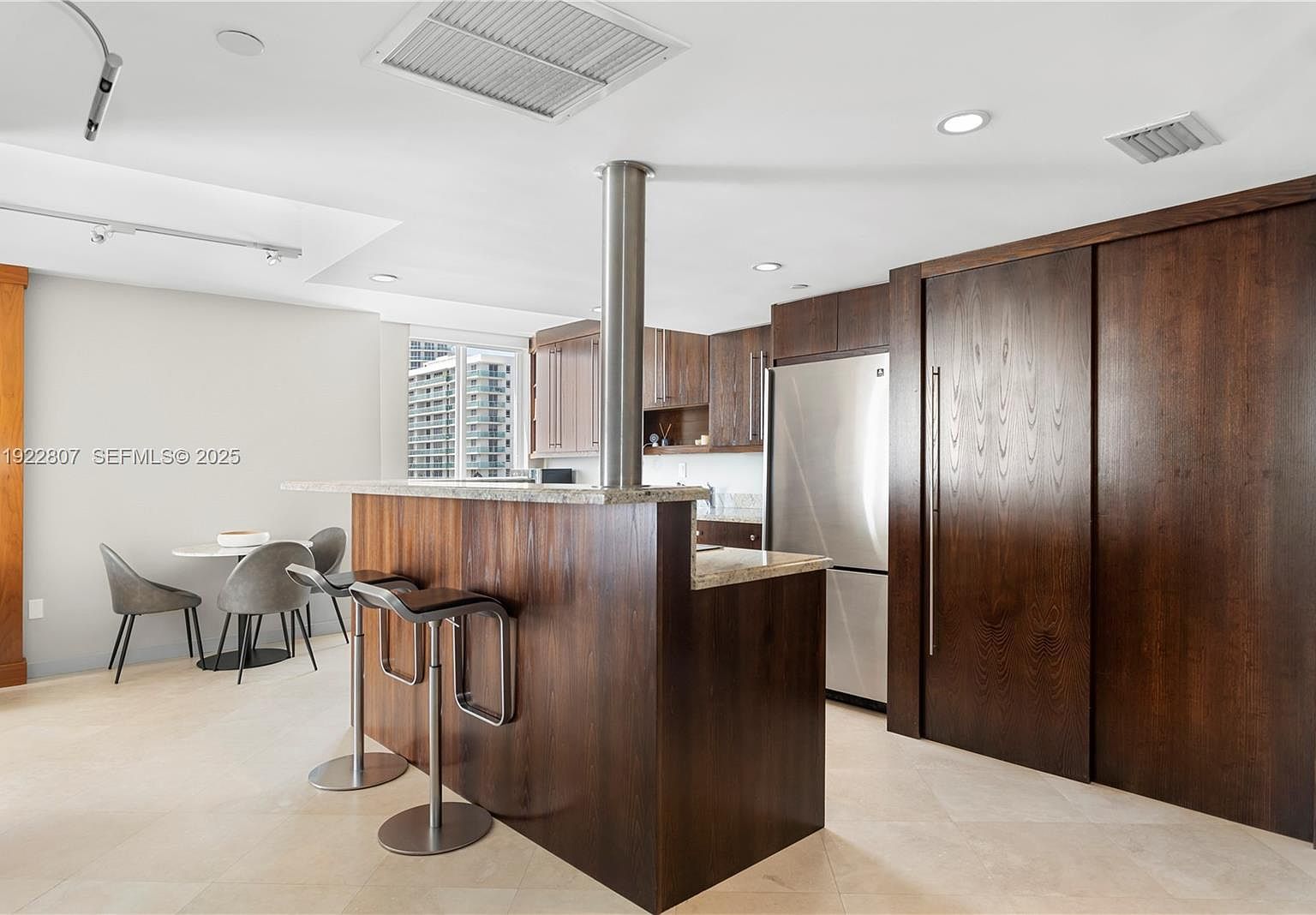 1621 Bay Rd APT 807 Miami Beach, FL 33139  | Condominium