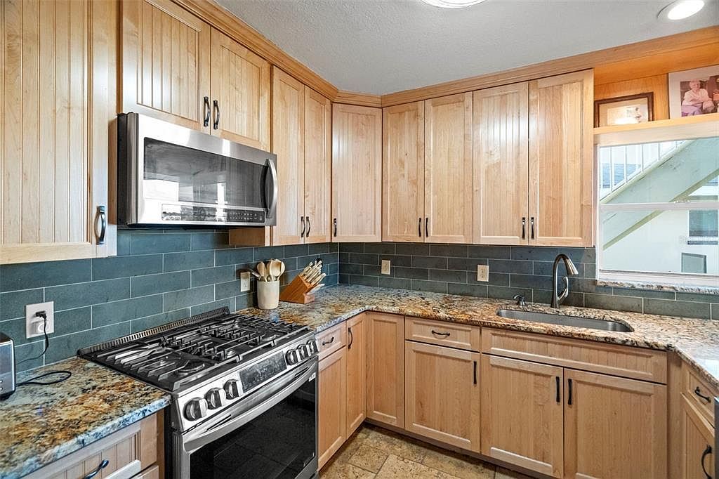 2288 Edythe Dr Dunedin, FL 34698  | Single Family