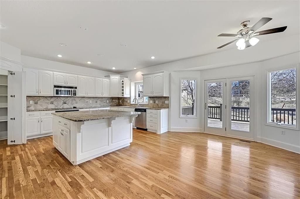 10105 River Hills Dr Parkville, MO 64152 | Single Family