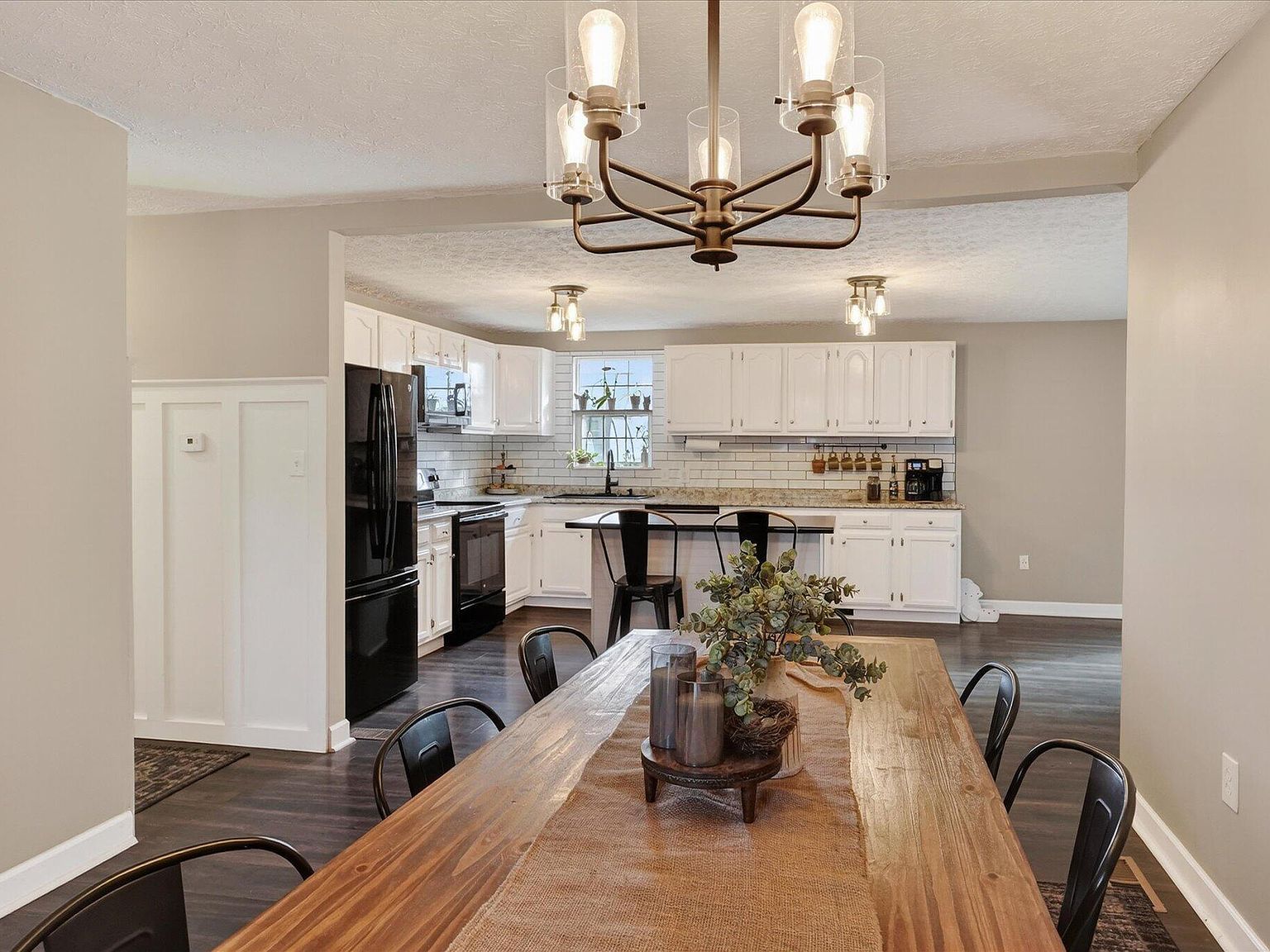 242 Jacqueline Dr London, OH 43140  | Single Family