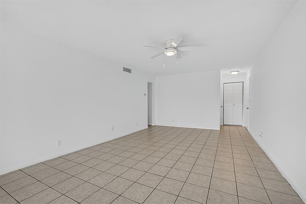 126 Sparrow Dr APT 10B Royal Palm Beach, FL 33411  | Condominium