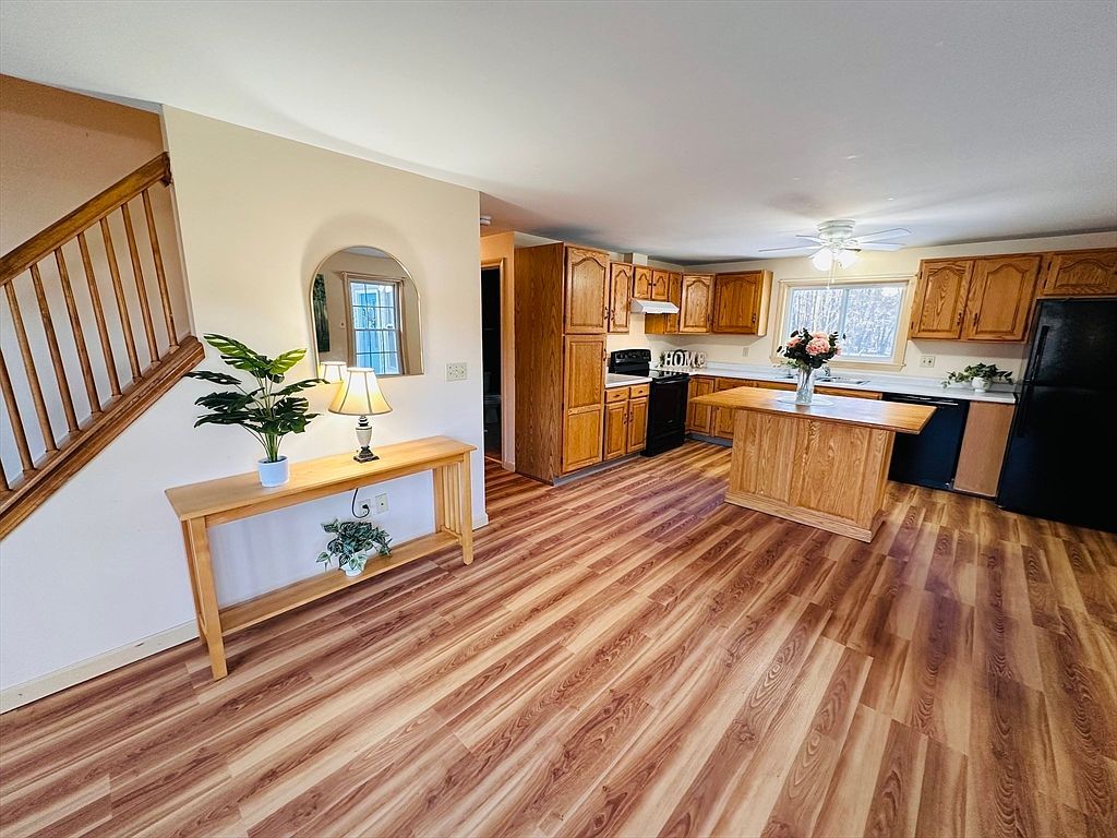 15 S Plain Rd Sunderland, MA 01375  | Single Family