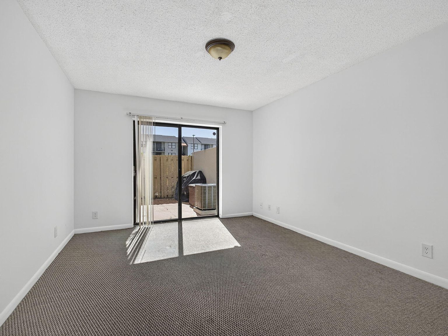 612 Executive Center Dr #3107 West Palm Beach, FL 33401  | Condominium