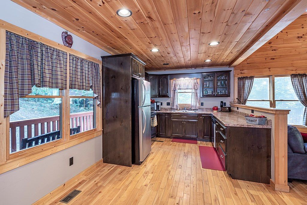 120 Pasha Dr Ellijay, GA 30540  | Single Family