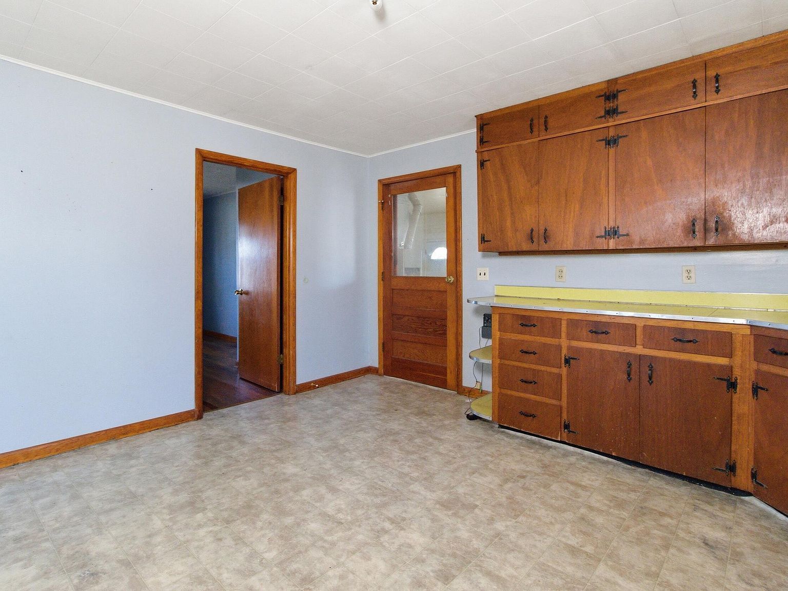 225 N Pine St Mountain View, MO 65548  | Single Family