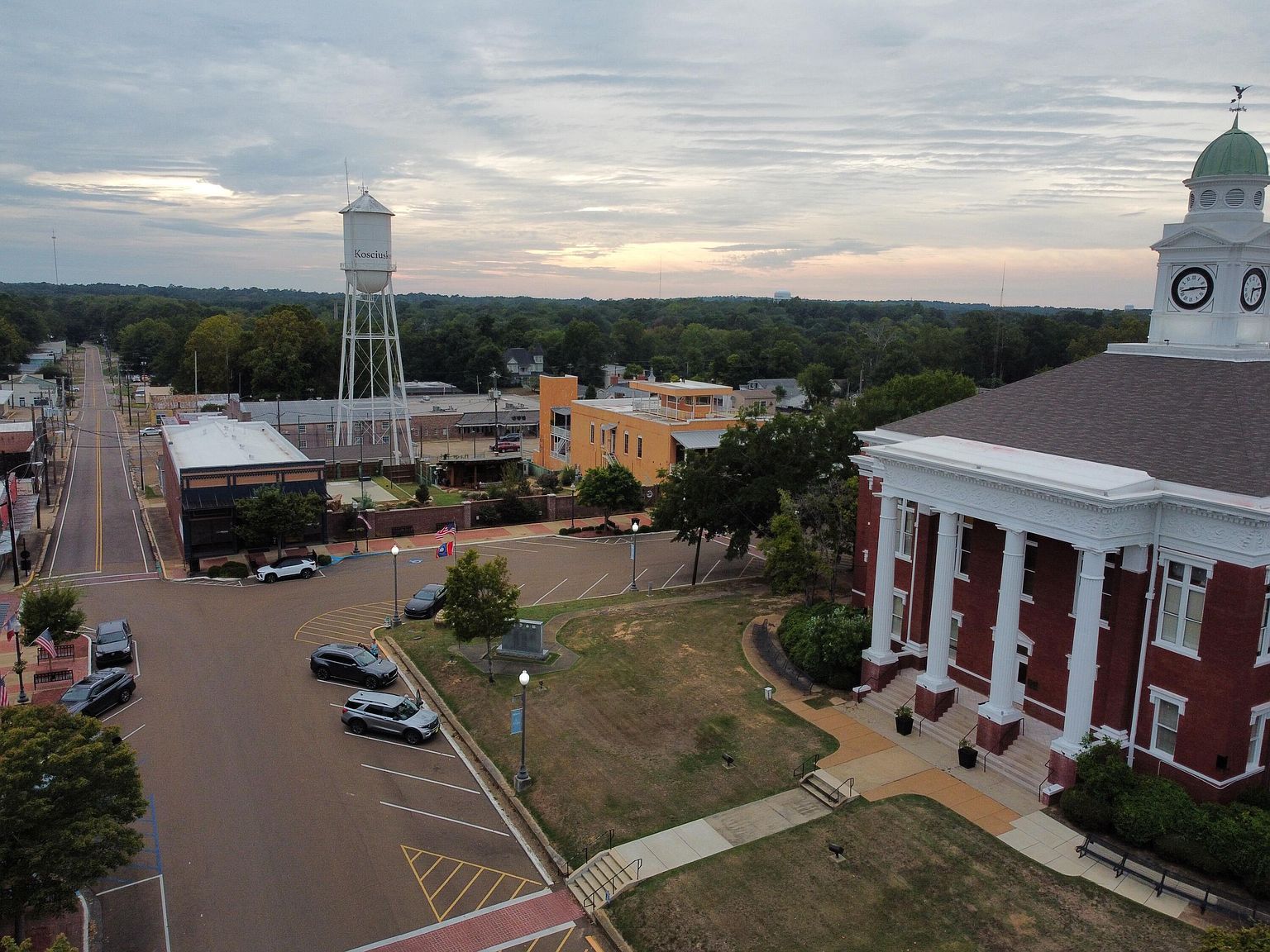 8 W South St Kosciusko, MS 39090  | Land/Lot