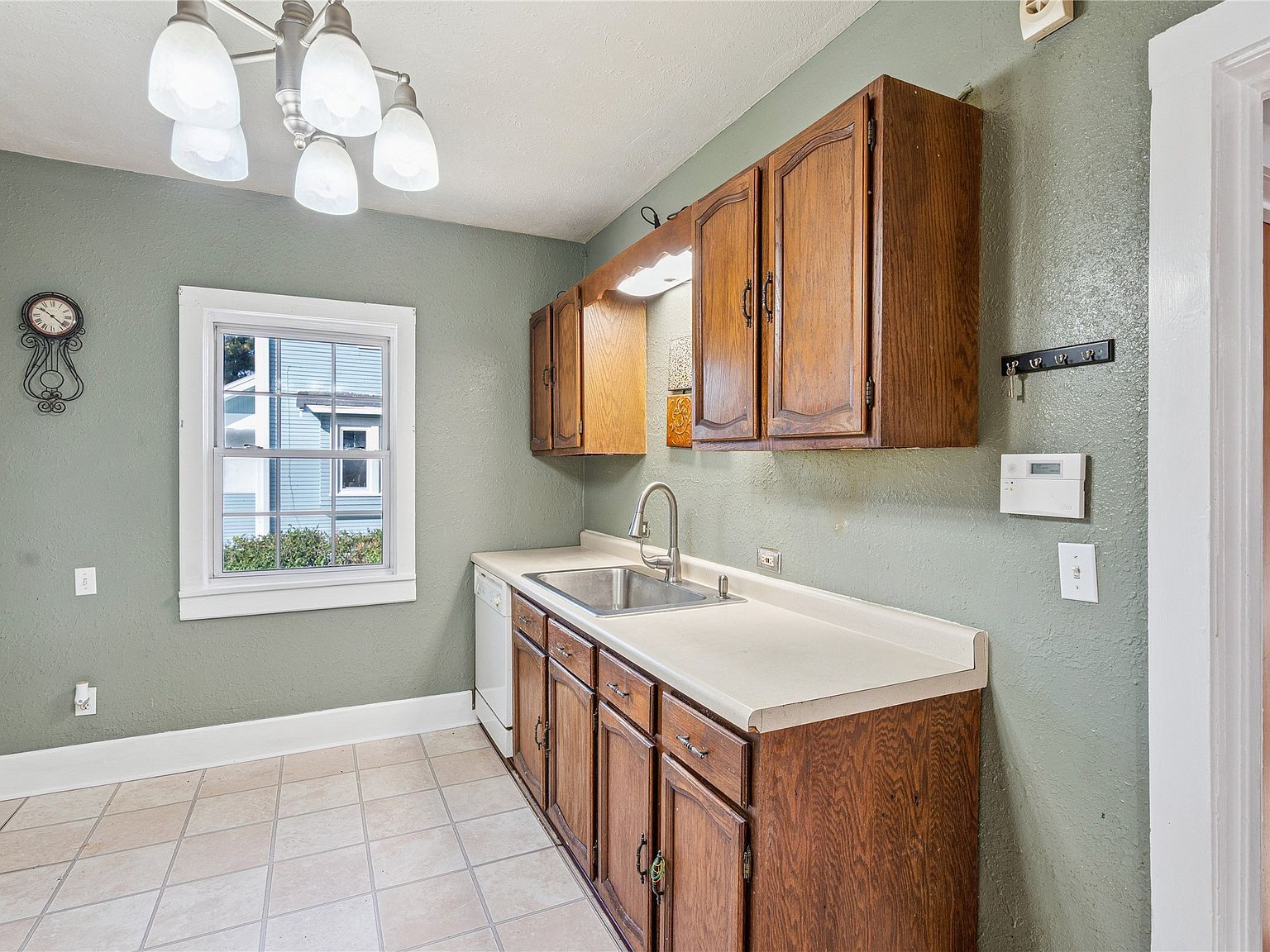 1457 Guthrie Ave Des Moines, IA 50316  | Single Family