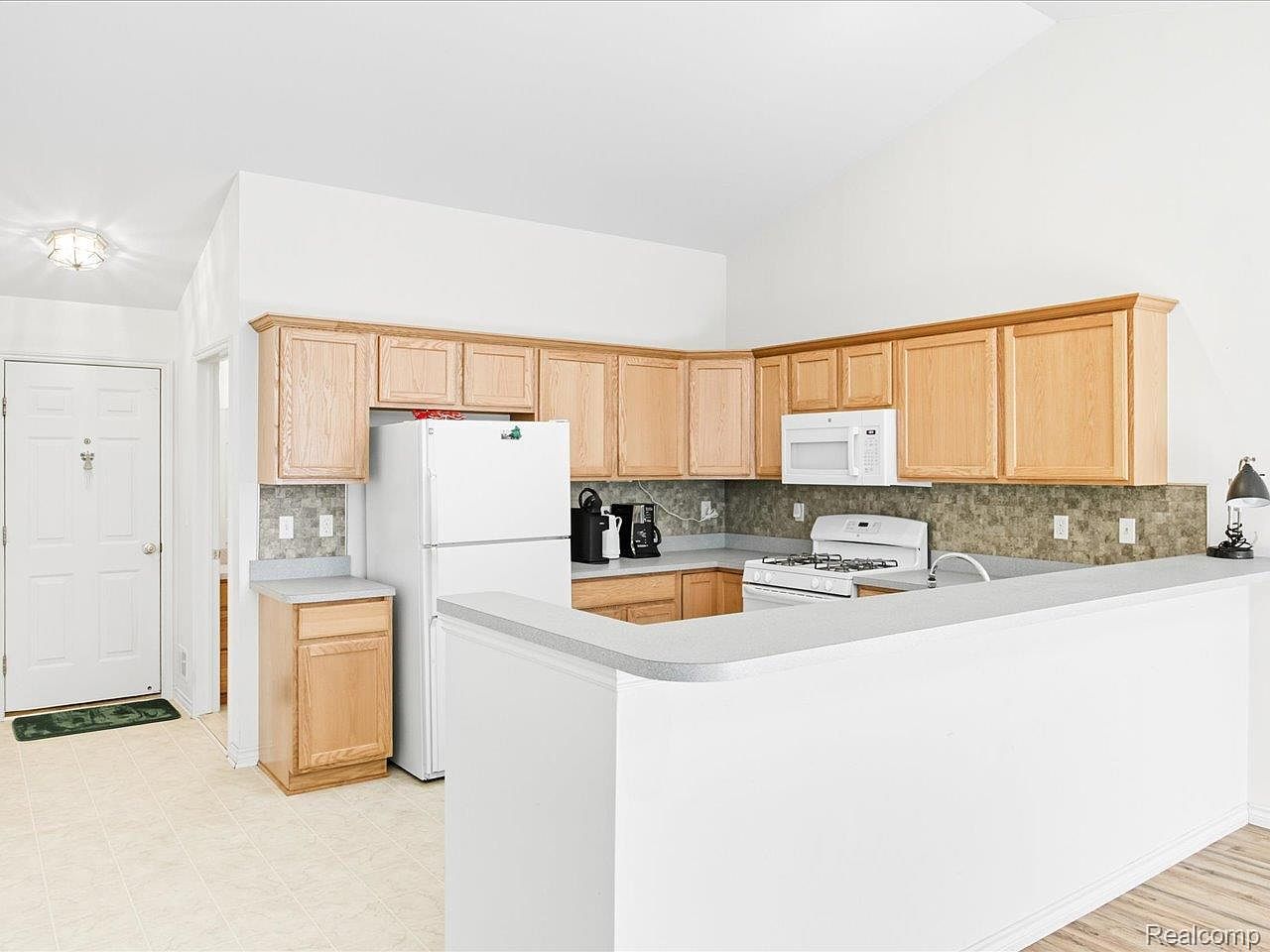 592 Snowbird Cir E Saint Clair, MI 48079  | Condominium