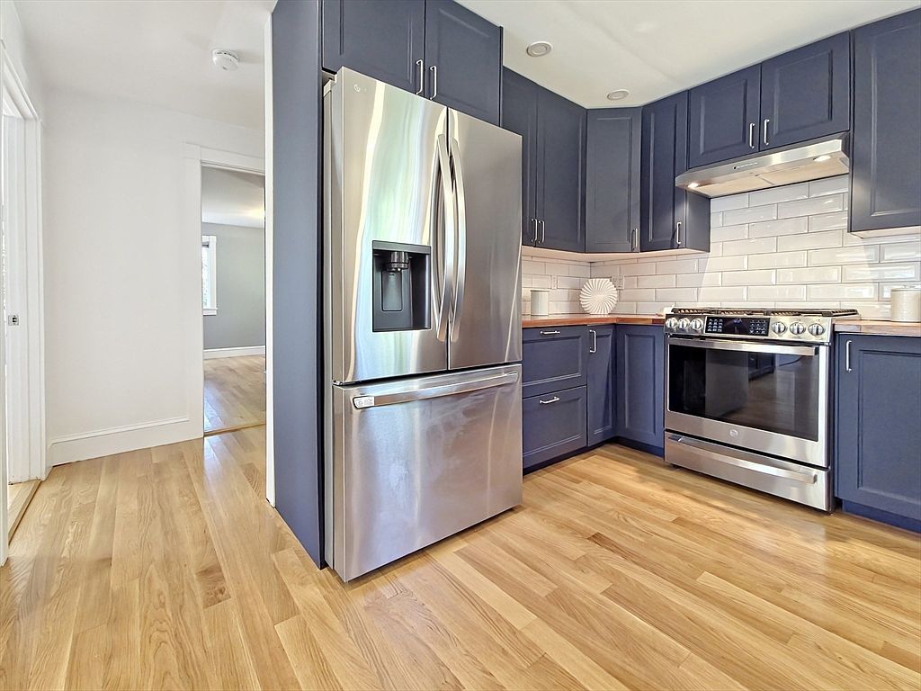 10 Squeteague Harbor Rd Cataumet, MA 02534  | Single Family