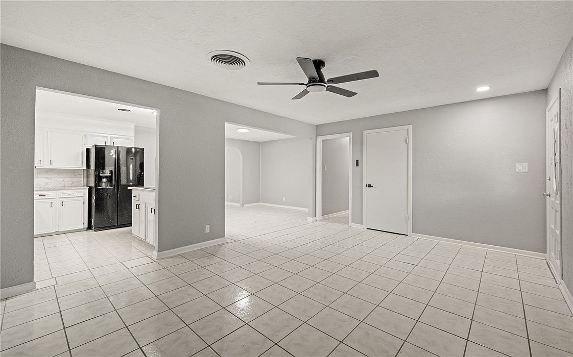 1102 Bradshaw Dr Corpus Christi, TX 78412  | Single Family