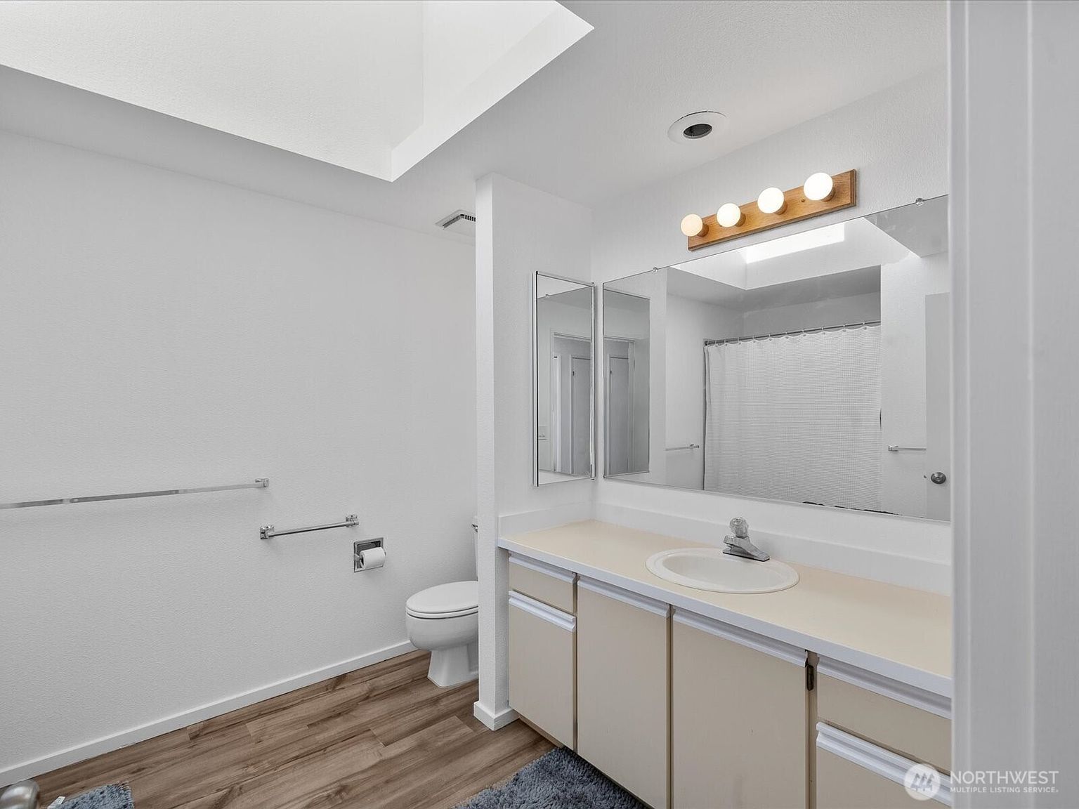 8225 212th St SW APT 302 Edmonds, WA 98026  | Condominium