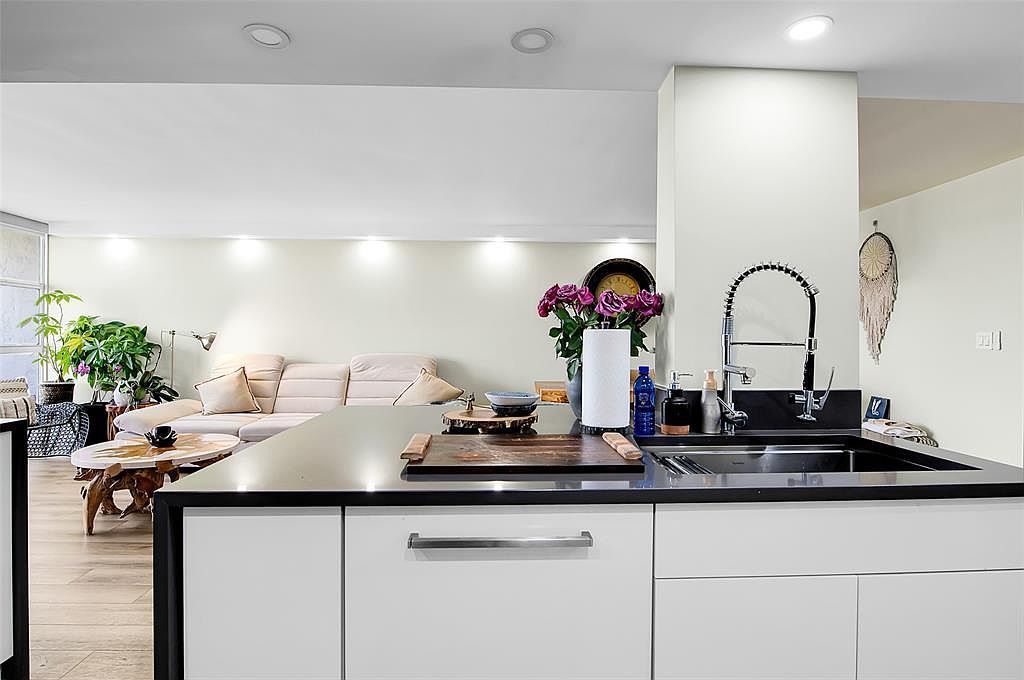 600 Parkview Dr APT 1029 Hallandale Beach, FL 33009  | Condominium