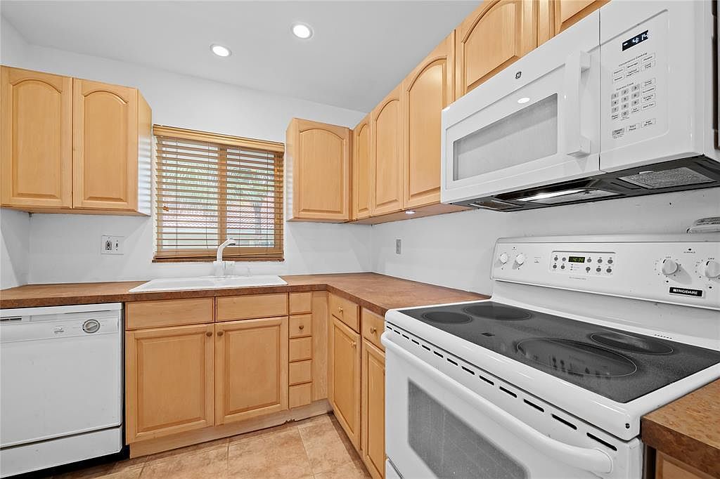 2501 S Ocean Blvd APT 301 Boca Raton, FL 33432  | Condominium